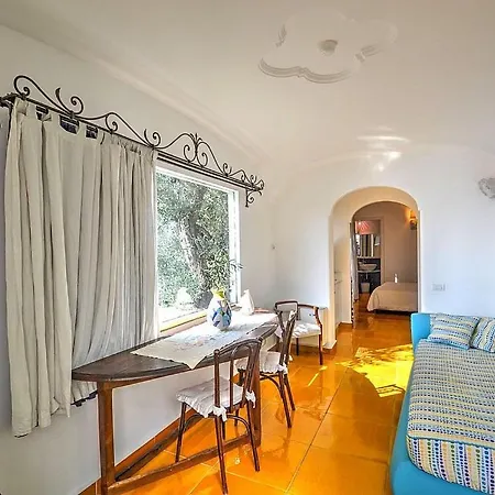 Villa Sleeps 12 With Pool And Air Con