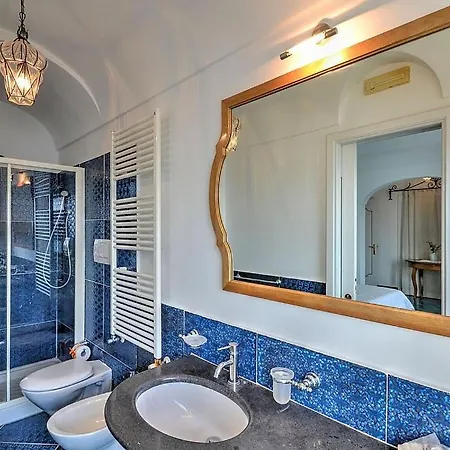 Sleeps 12 With Pool And Air Con Arienzo