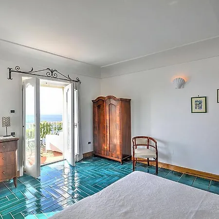 Villa Sleeps 12 With Pool And Air Con