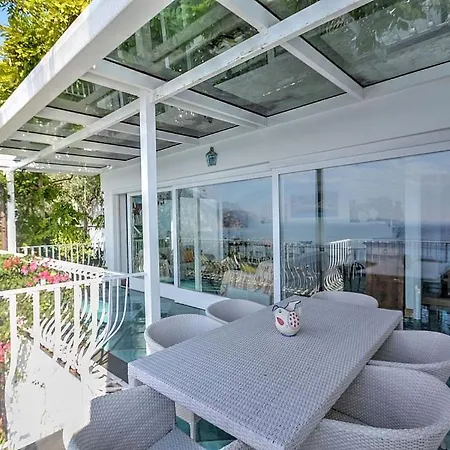 Sleeps 12 With Pool And Air Con Villa Arienzo