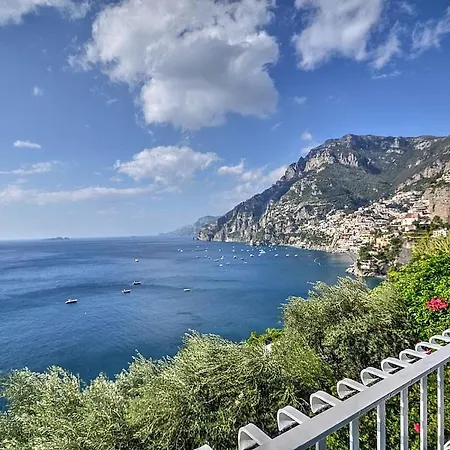 Sleeps 12 With Pool And Air Con