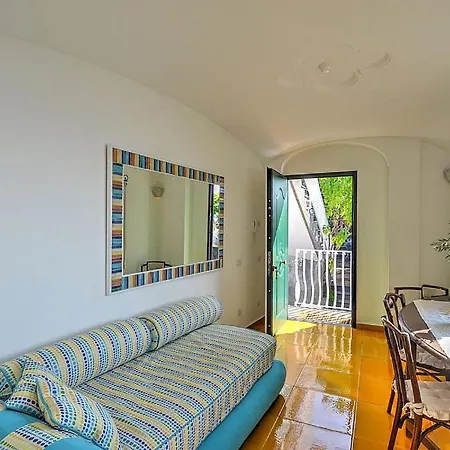 Sleeps 12 With Pool And Air Con Arienzo