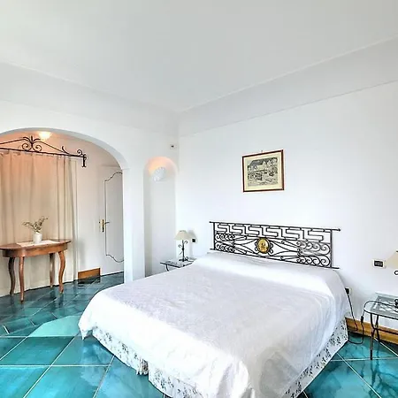 Sleeps 12 With Pool And Air Con *