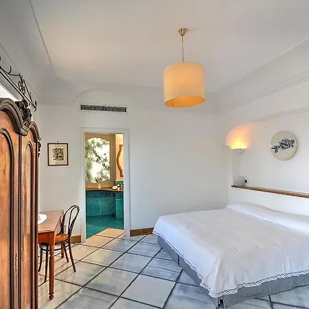 Villa Sleeps 12 With Pool And Air Con *