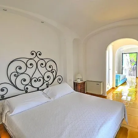 Sleeps 12 With Pool And Air Con Arienzo