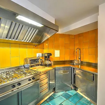 Sleeps 12 With Pool And Air Con *