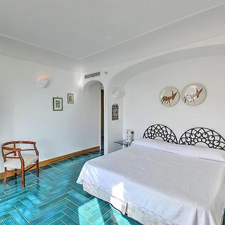 Sleeps 12 With Pool And Air Con Arienzo