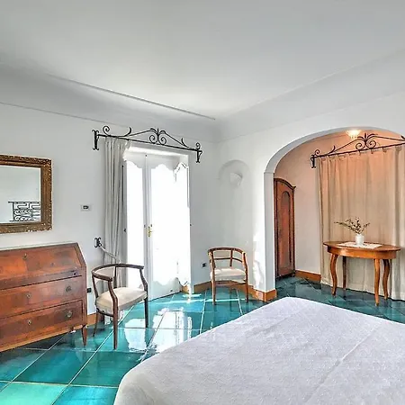Villa Sleeps 12 With Pool And Air Con Arienzo