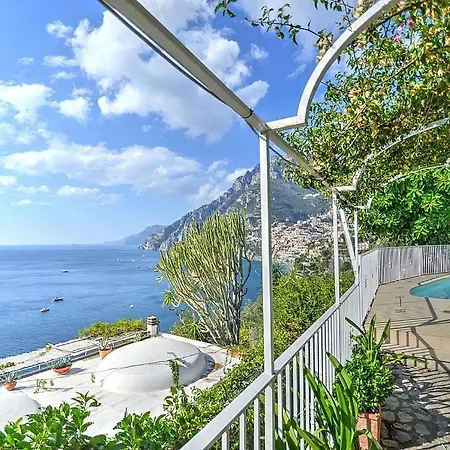 Villa Sleeps 12 With Pool And Air Con
