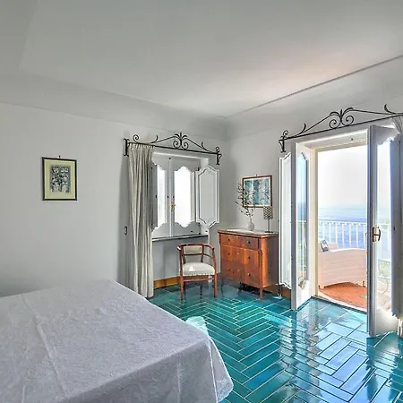 Villa Sleeps 12 With Pool And Air Con Arienzo
