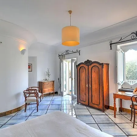 Villa Sleeps 12 With Pool And Air Con *