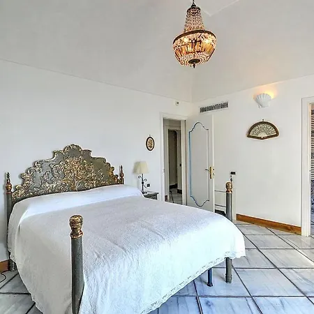 Sleeps 12 With Pool And Air Con Villa