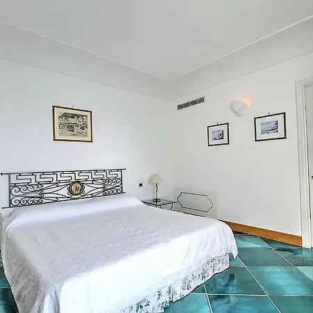 Sleeps 12 With Pool And Air Con *