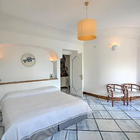 Villa Sleeps 12 With Pool And Air Con